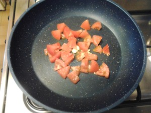 2 aggiungi pomodori a dadini