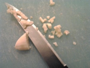 2 taglia aglio a dadolini